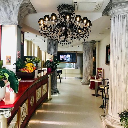 Hotel In Cesenatico Buitenkant foto