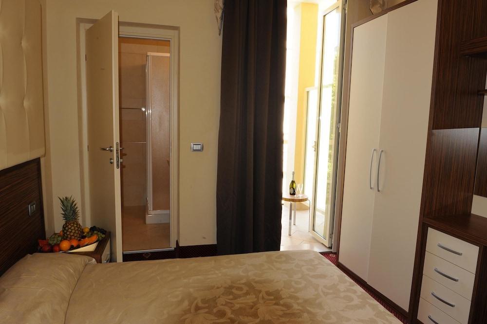 Hotel In Cesenatico Buitenkant foto