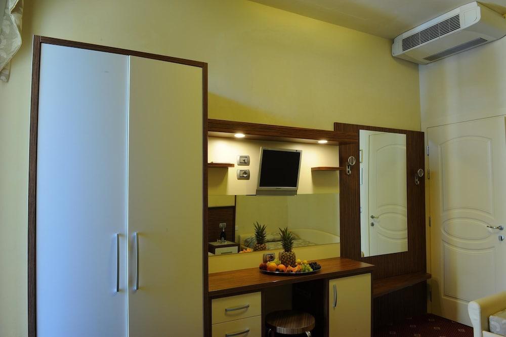 Hotel In Cesenatico Buitenkant foto