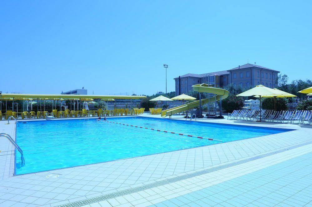 Hotel In Cesenatico Buitenkant foto