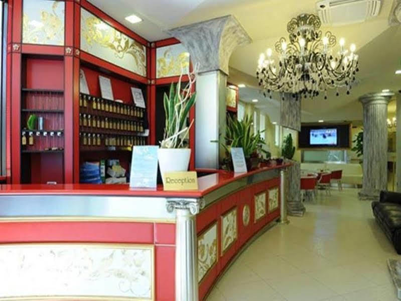 Hotel In Cesenatico Buitenkant foto