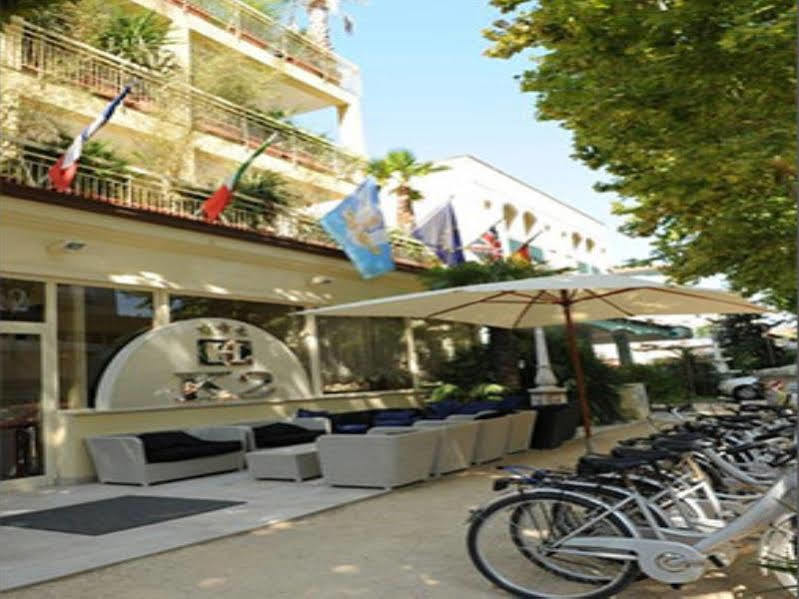 Hotel In Cesenatico Buitenkant foto