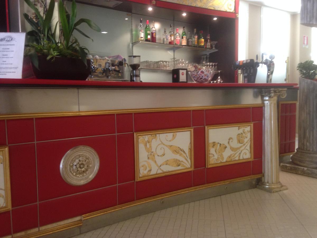 Hotel In Cesenatico Buitenkant foto
