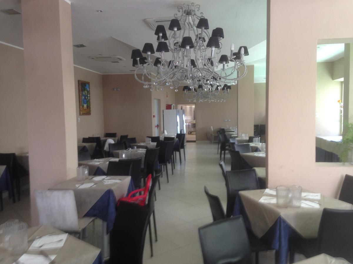 Hotel In Cesenatico Buitenkant foto