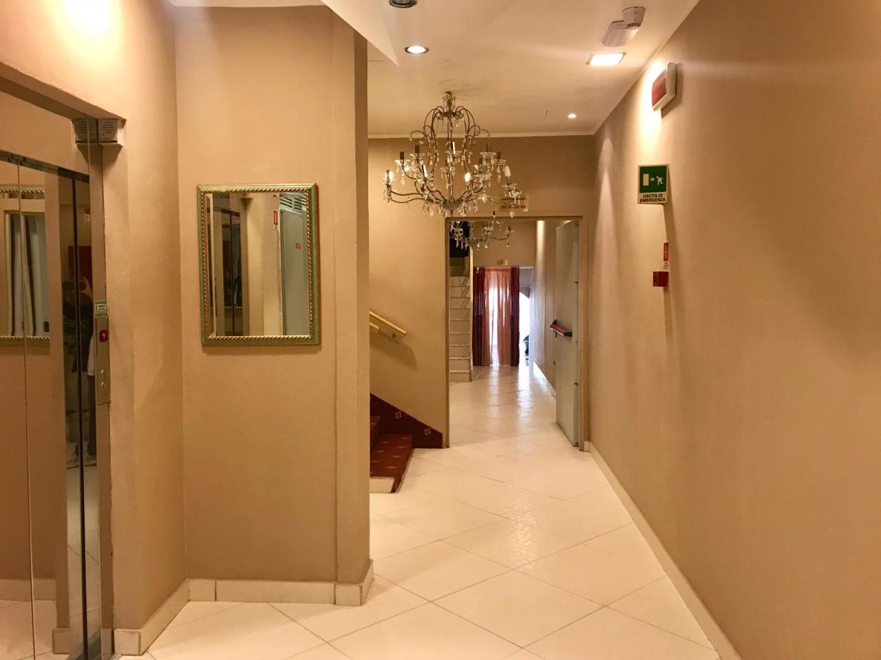 Hotel In Cesenatico Buitenkant foto