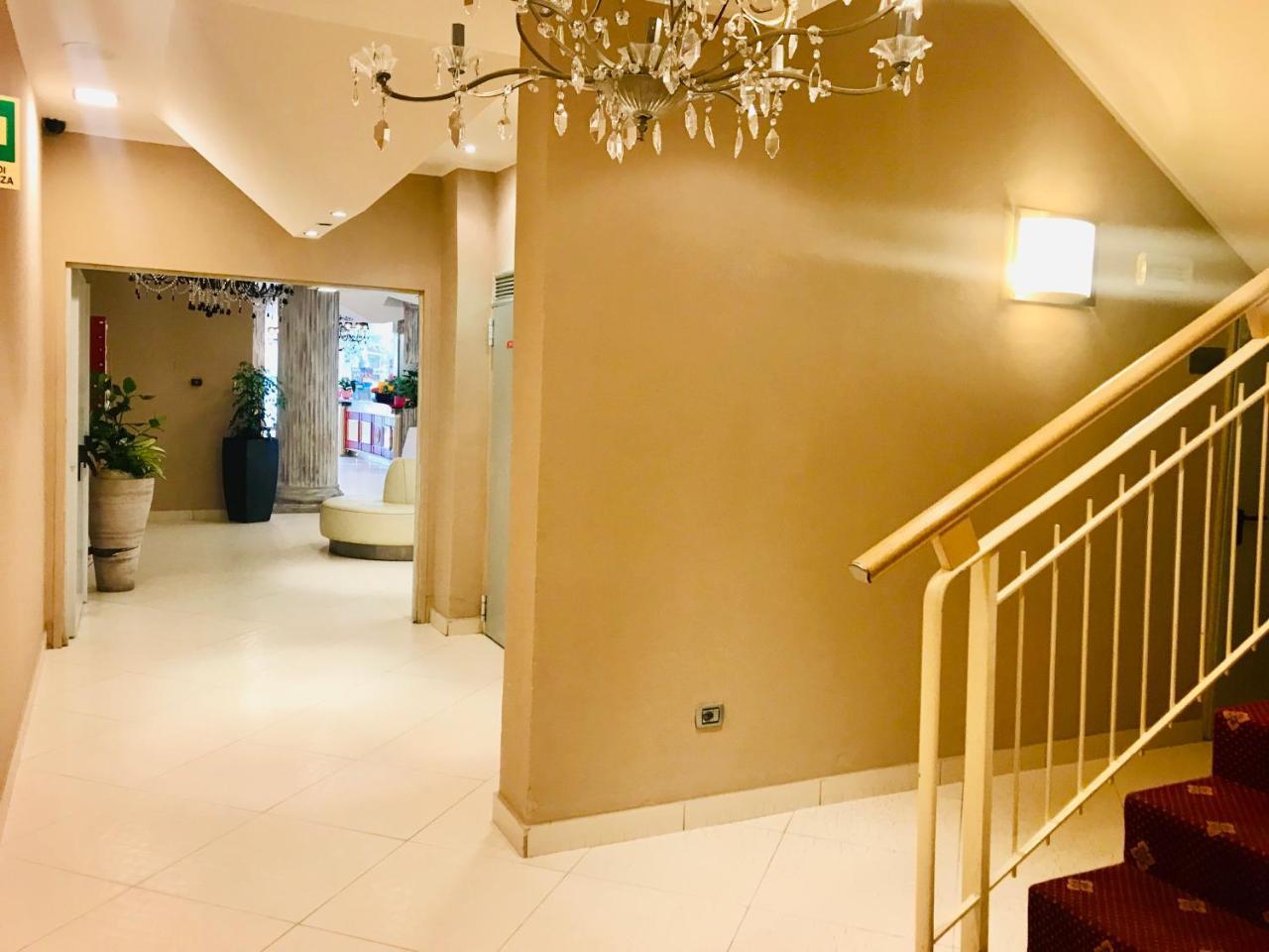 Hotel In Cesenatico Buitenkant foto