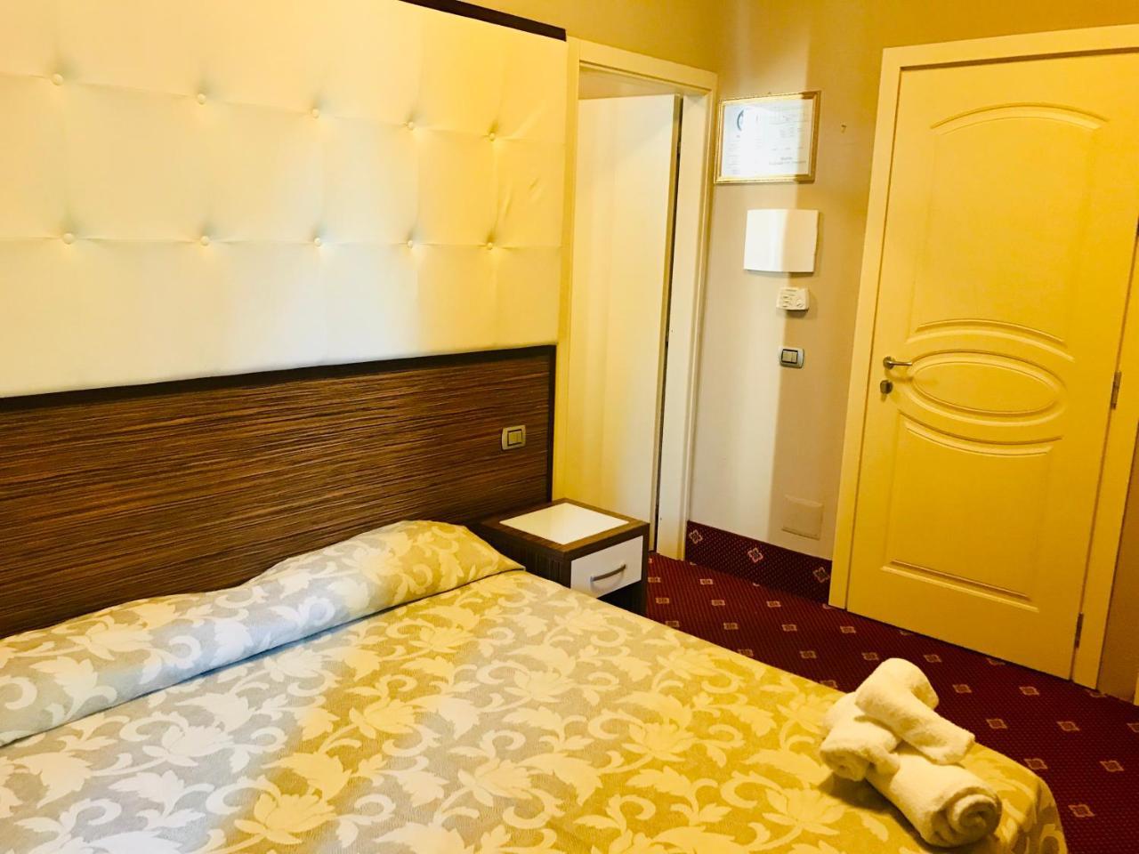 Hotel In Cesenatico Buitenkant foto