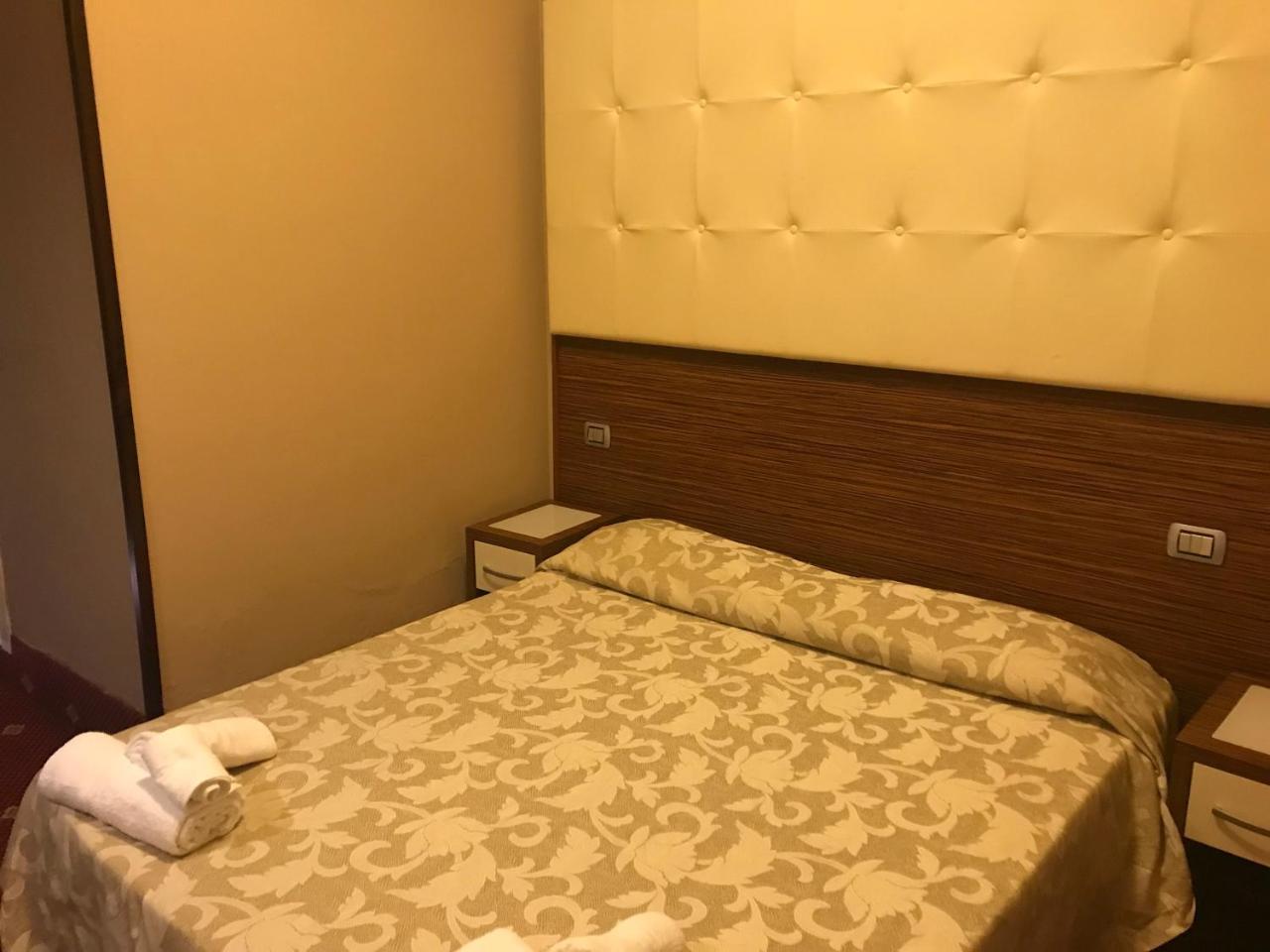 Hotel In Cesenatico Buitenkant foto