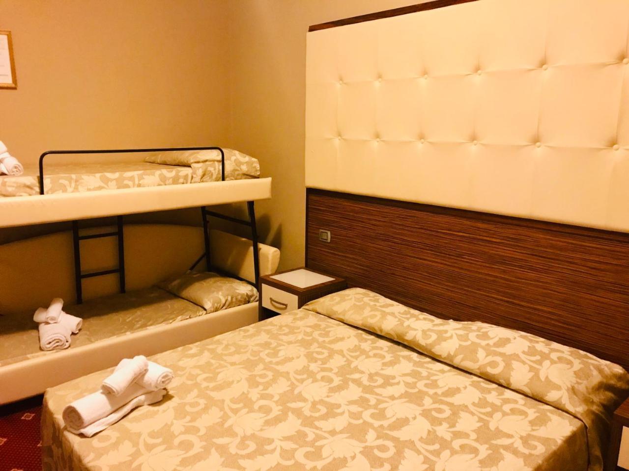 Hotel In Cesenatico Buitenkant foto